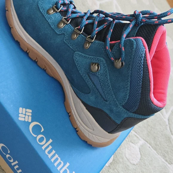 Columbia Teal and Pink Outdoor Boots Nwt - Picture 5 of 8